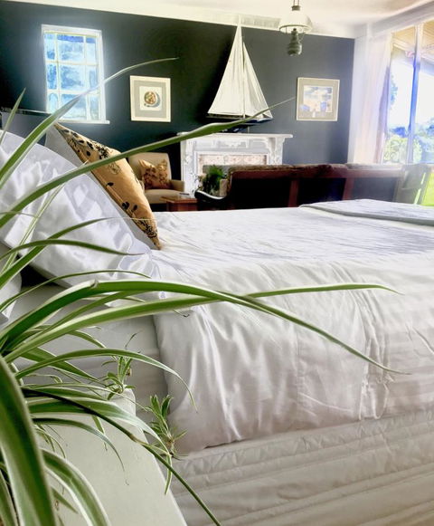 The Lake House Retreat - Australian Directory 6