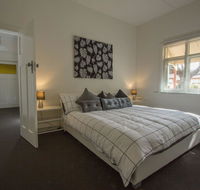 Cowan Street Bungalow - Australian Directory