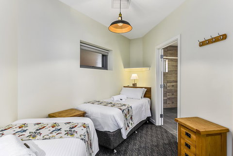 Bonnies Of Beachport - Australian Directory 6