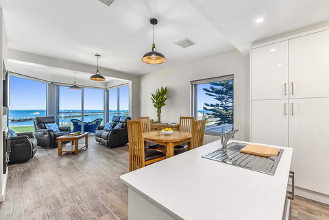 Bonnies Of Beachport - Australian Directory 40