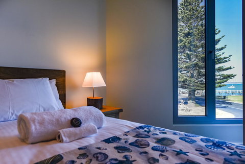 Bonnies Of Beachport - Australian Directory 36