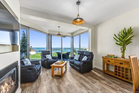 Bonnies Of Beachport - Australian Directory 1