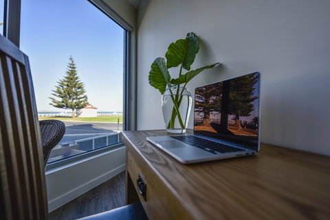 Bonnies Of Beachport - Australian Directory 34