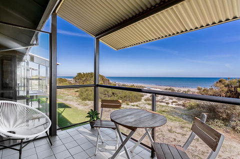 Blissful Beachfront Beachouse - Australian Directory 4