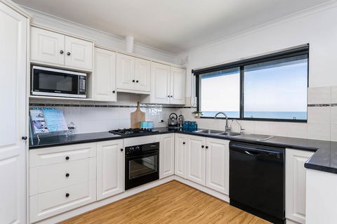 Blissful Beachfront Beachouse - Australian Directory 8