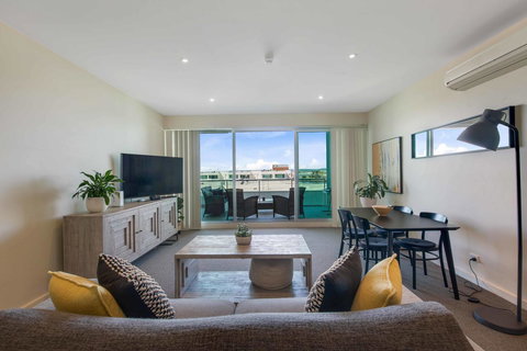 Port Adelaide Executive Waterfront Apartment - Australian Directory 21