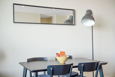 Port Adelaide Executive Waterfront Apartment - Australian Directory 12