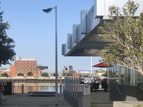 Port Adelaide Executive Waterfront Apartment - Australian Directory 32