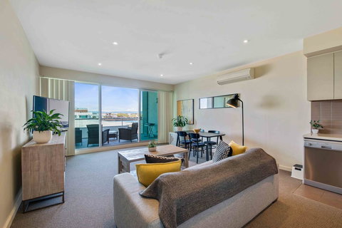 Port Adelaide Executive Waterfront Apartment - Australian Directory 1