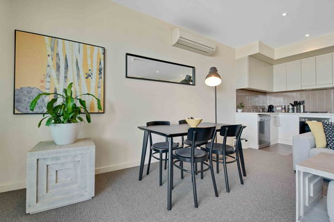 Port Adelaide Executive Waterfront Apartment - Australian Directory 13