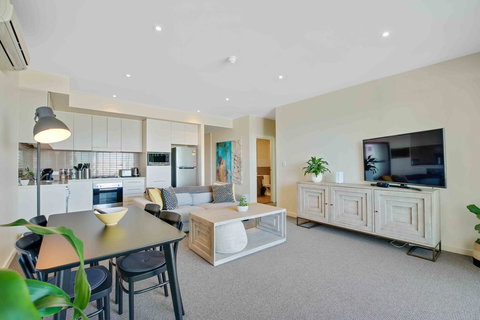 Port Adelaide Executive Waterfront Apartment - Australian Directory 17