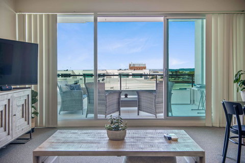 Port Adelaide Executive Waterfront Apartment - Australian Directory 22