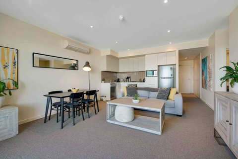 Port Adelaide Executive Waterfront Apartment - Australian Directory 10