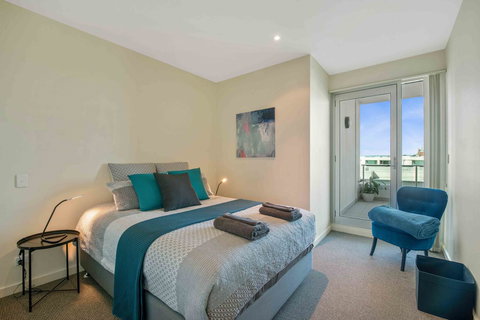 Port Adelaide Executive Waterfront Apartment - Australian Directory 2