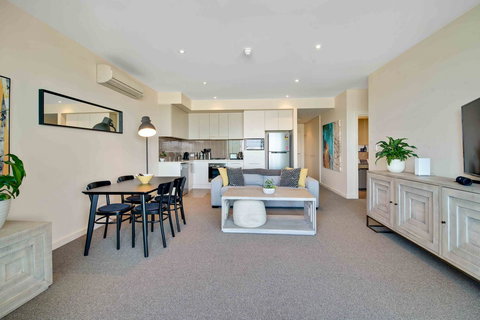 Port Adelaide Executive Waterfront Apartment - Australian Directory 16