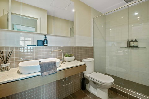 Port Adelaide Executive Waterfront Apartment - Australian Directory 4
