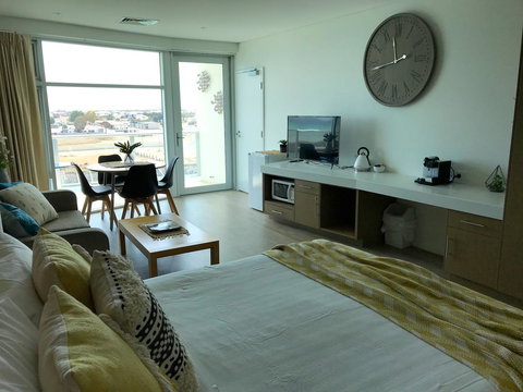 Ocean View Luxury Apartment & Suite - Australian Directory 13