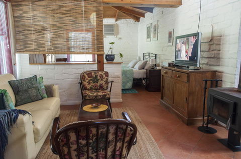 Trevalia Accommodation - Australian Directory 1
