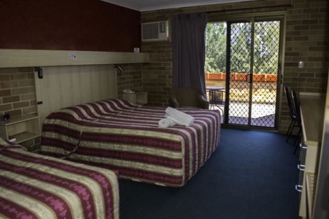 Windsor Terrace Motel - Australian Directory 12