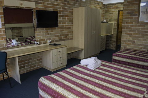 Windsor Terrace Motel - Australian Directory 11