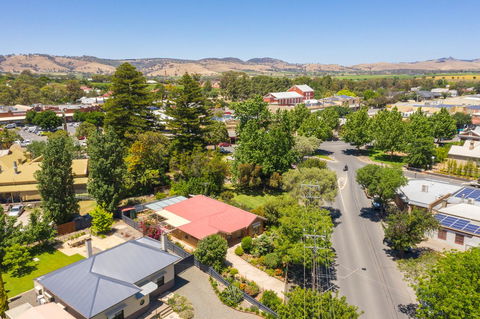 Tanunda\'s Magpie House - Australian Directory 26