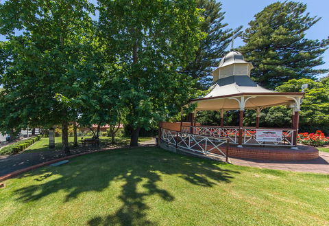 Tanunda\'s Magpie House - Australian Directory 29