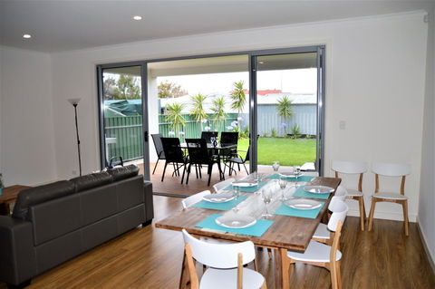 Eastern Breeze - Australian Directory 3