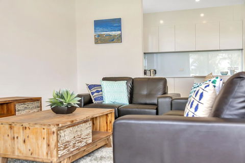 Eastern Breeze - Australian Directory 28