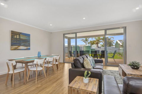 Eastern Breeze - Australian Directory 15