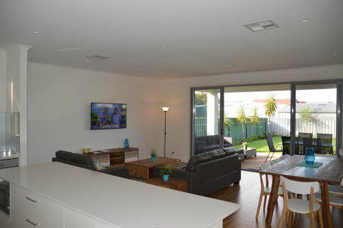 Eastern Breeze - Australian Directory 20