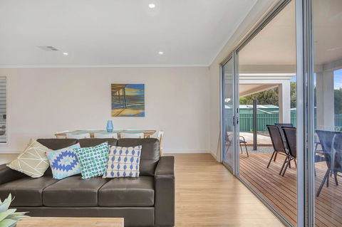 Eastern Breeze - Australian Directory 30