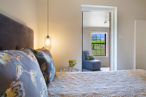 Stonewell Cottages And Vineyards - Australian Directory 36