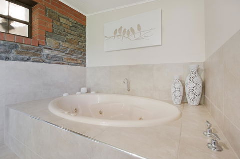 Stonewell Cottages And Vineyards - Australian Directory 23