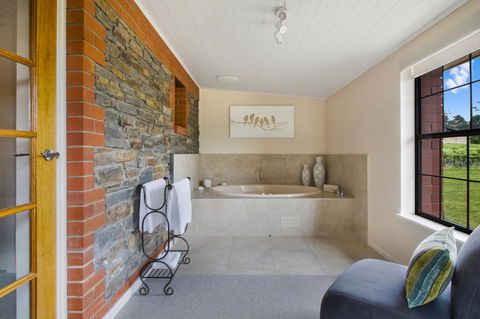 Stonewell Cottages And Vineyards - Australian Directory 14
