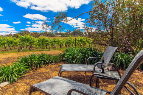 Stonewell Cottages And Vineyards - Australian Directory 8