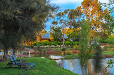 Stonewell Cottages And Vineyards - Australian Directory 16