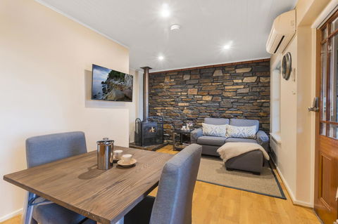 Stonewell Cottages And Vineyards - Australian Directory 32