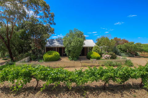Stonewell Cottages And Vineyards - Australian Directory 15