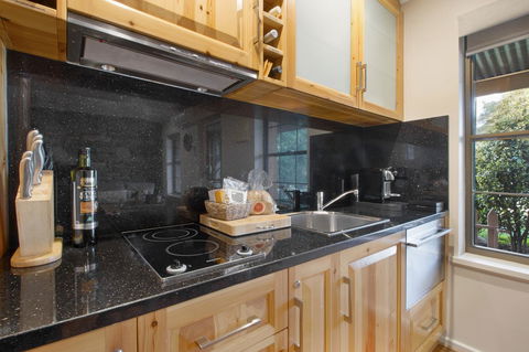 Stonewell Cottages And Vineyards - Australian Directory 22