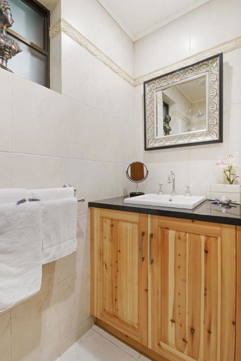 Stonewell Cottages And Vineyards - Australian Directory 21