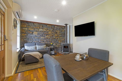 Stonewell Cottages And Vineyards - Australian Directory 13