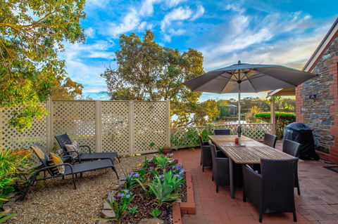 Stonewell Cottages And Vineyards - Australian Directory 7