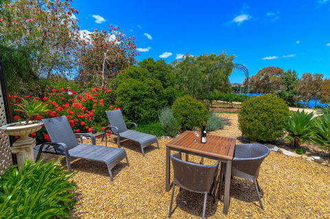 Stonewell Cottages And Vineyards - Australian Directory 9
