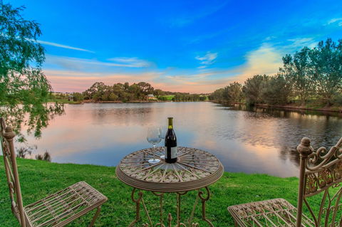 Stonewell Cottages And Vineyards - Australian Directory 1