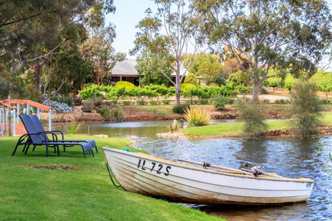 Stonewell Cottages And Vineyards - Australian Directory 10