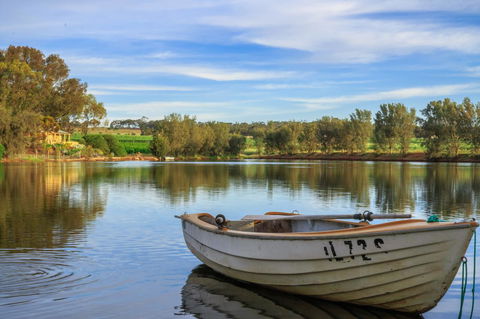 Stonewell Cottages And Vineyards - Australian Directory 40