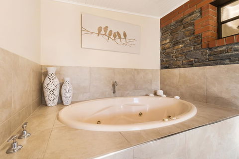 Stonewell Cottages And Vineyards - Australian Directory 35