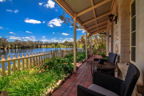 Stonewell Cottages And Vineyards - Australian Directory 3