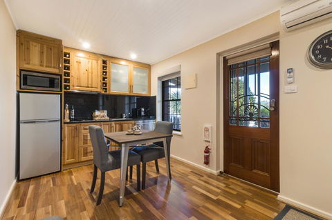 Stonewell Cottages And Vineyards - Australian Directory 11
