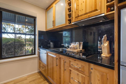 Stonewell Cottages And Vineyards - Australian Directory 37